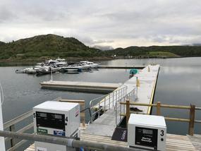 Gjestebrygge/flytebrygge. Drivstoffylling for båt