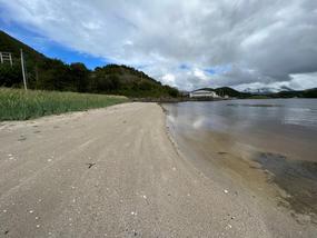 Hvit badestrand på Vågaholmen på Helgelandskysten